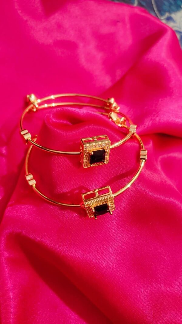 Stylized Women Black Bangles